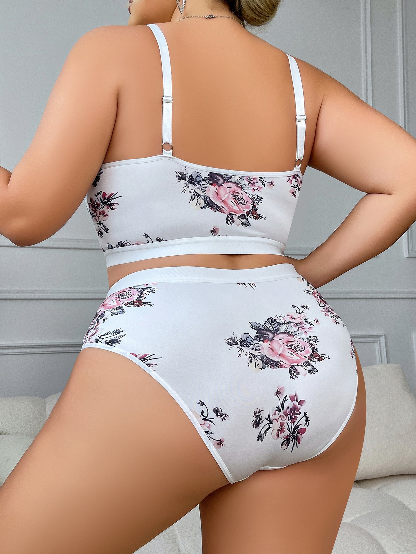 Plus-size Lace Floral Lingerie Set