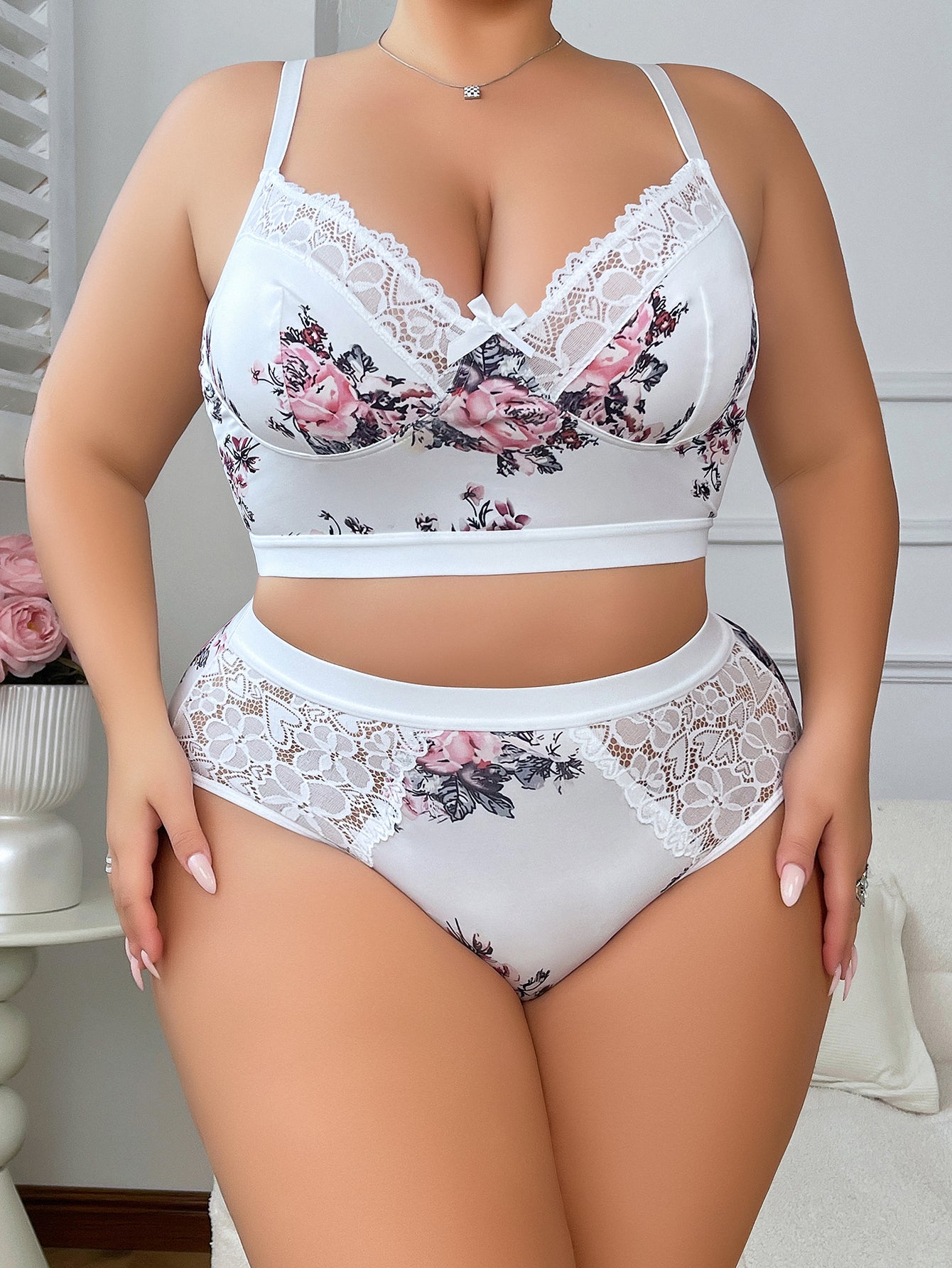 Plus-size Lace Floral Lingerie Set